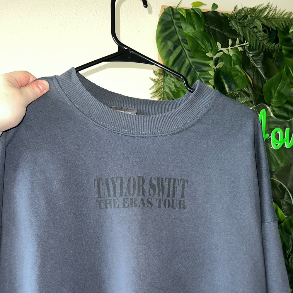 Taylor swift eras tour blue crewneck L